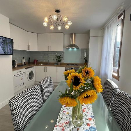 Central Comfy 2 Familyroom Apart إدنبرة المظهر الخارجي الصورة